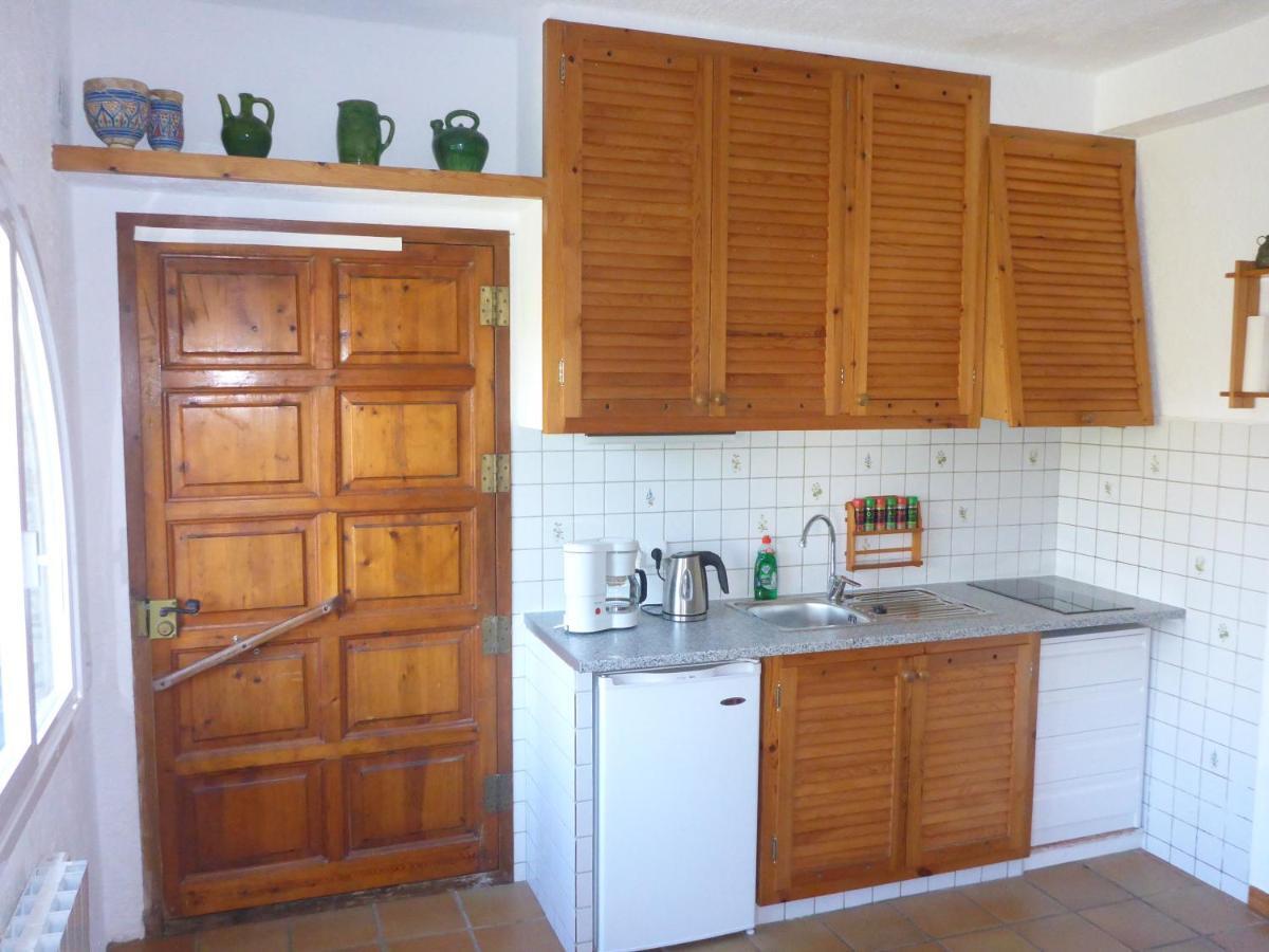 Apartment Hibiscus Кадакес Екстериор снимка