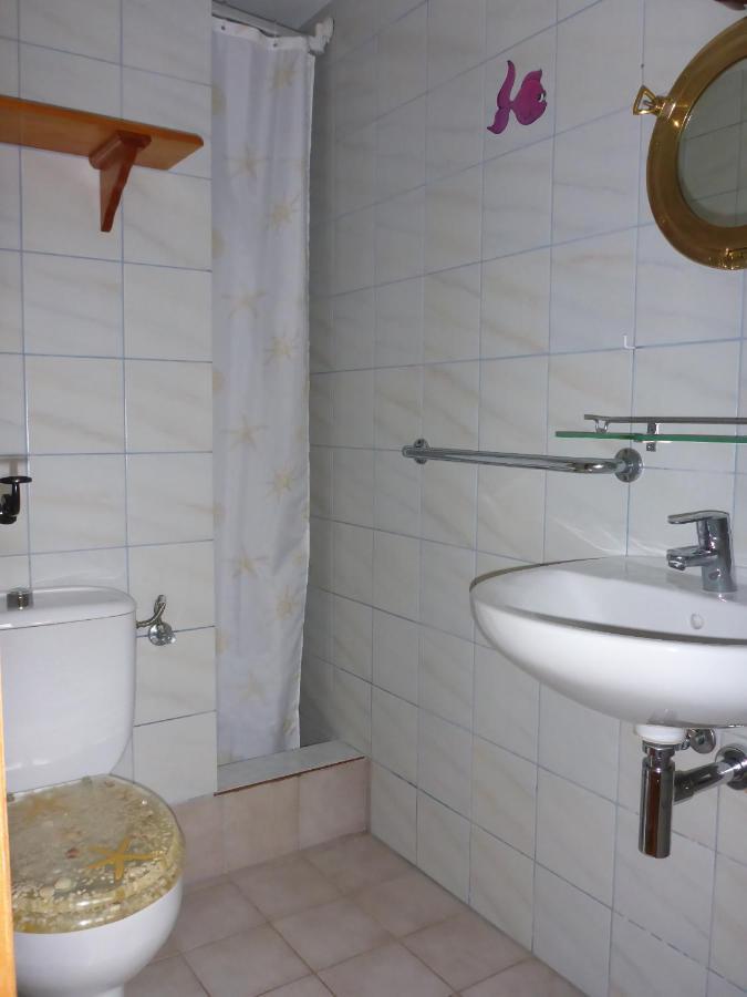 Apartment Hibiscus Кадакес Екстериор снимка
