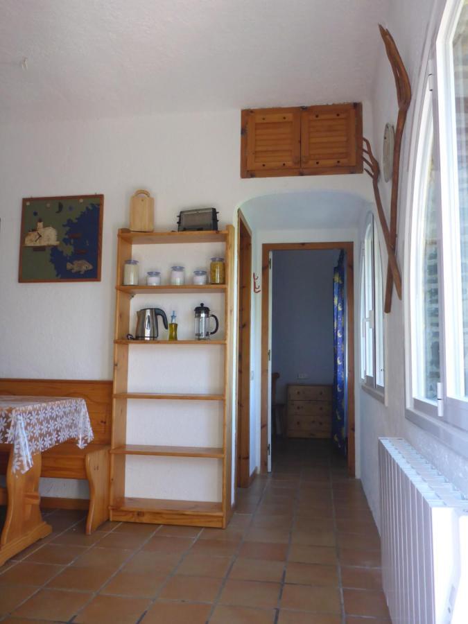 Apartment Hibiscus Кадакес Екстериор снимка